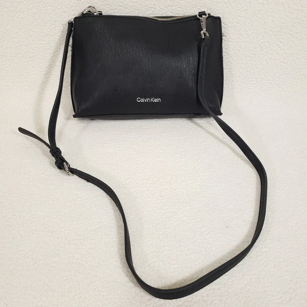 Calvin Klein Crossbody Bag‎ Women Small Black Faux Leather Logo Zip Minimalist